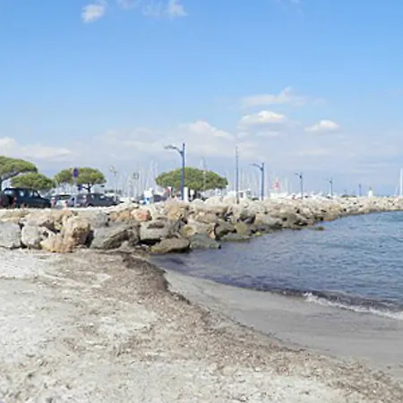 On The French Riviera With Balcony, 150m From The Beach! Apartment *